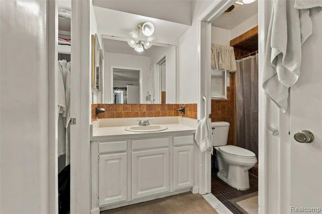 20805 Halsted Rd, Northville, MI 48167
