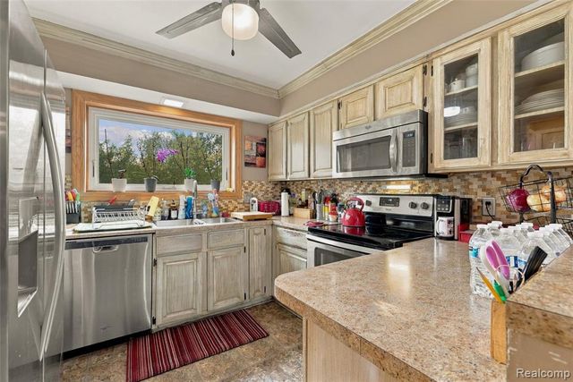 20805 Halsted Rd, Northville, MI 48167