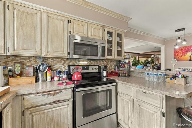 20805 Halsted Rd, Northville, MI 48167