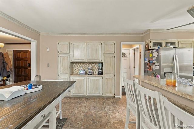 20805 Halsted Rd, Northville, MI 48167