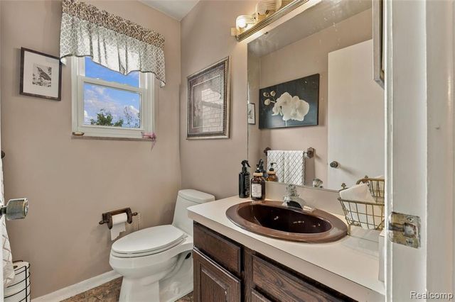 20805 Halsted Rd, Northville, MI 48167