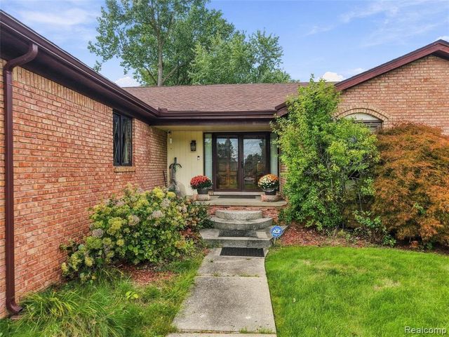 20805 Halsted Rd, Northville, MI 48167