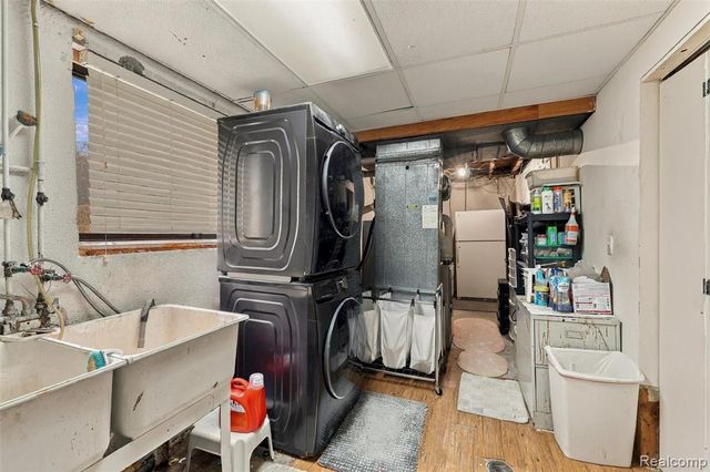 20805 Halsted Rd, Northville, MI 48167
