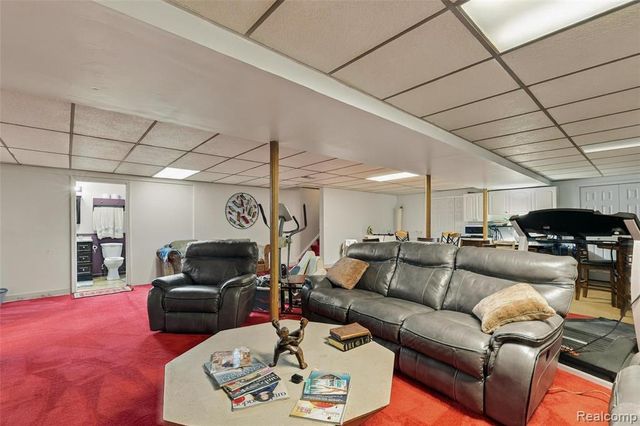 20805 Halsted Rd, Northville, MI 48167