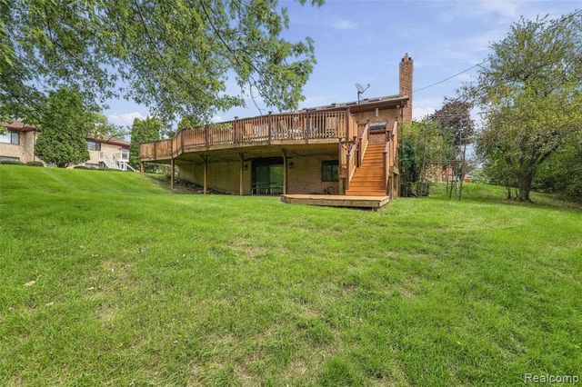 20805 Halsted Rd, Northville, MI 48167