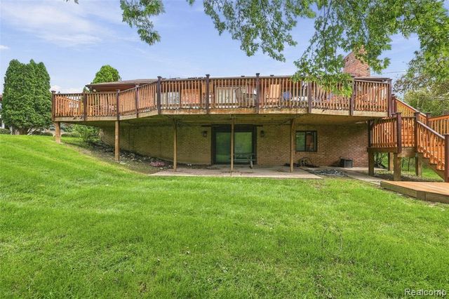 20805 Halsted Rd, Northville, MI 48167