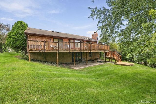 20805 Halsted Rd, Northville, MI 48167