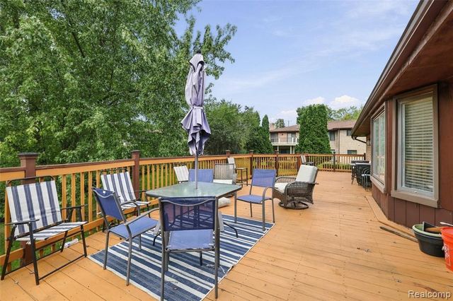 20805 Halsted Rd, Northville, MI 48167