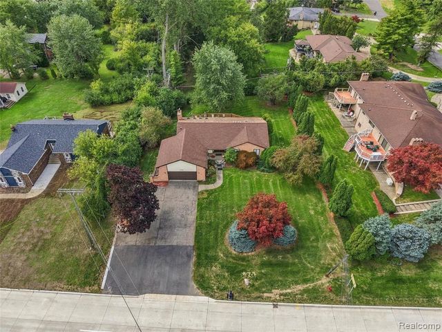 20805 Halsted Rd, Northville, MI 48167