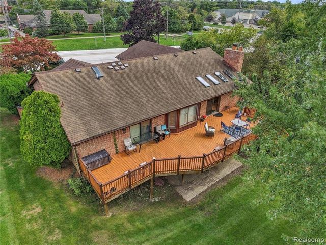 20805 Halsted Rd, Northville, MI 48167