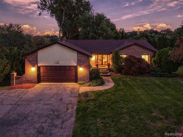 20805 Halsted Rd, Northville, MI 48167