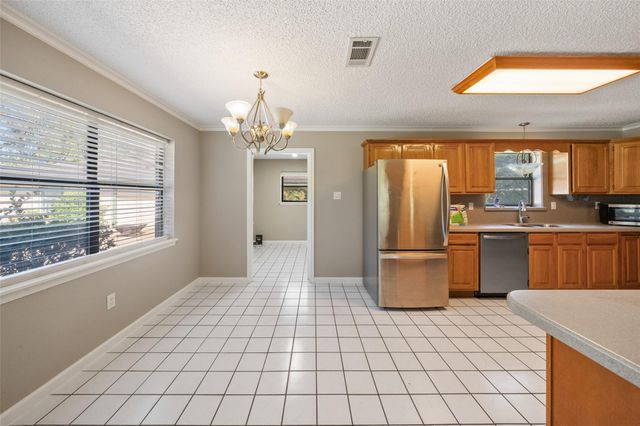 1085 County Road 2222, Cleveland, TX 77327