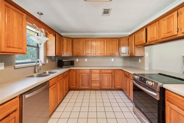 1085 County Road 2222, Cleveland, TX 77327