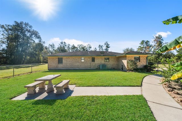 1085 County Road 2222, Cleveland, TX 77327