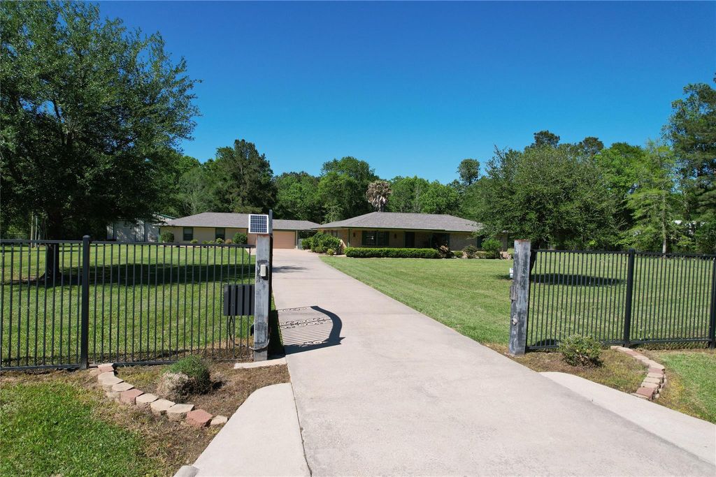 1085 County Road 2222, Cleveland, TX 77327