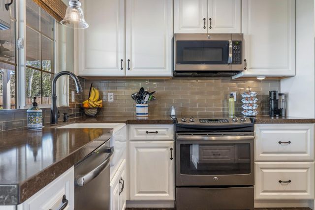 1084 Eastburg Ct, Ripon, CA 95366