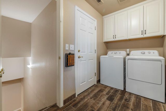 1084 Eastburg Ct, Ripon, CA 95366