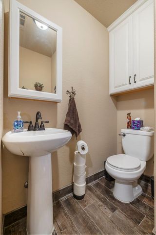 1084 Eastburg Ct, Ripon, CA 95366