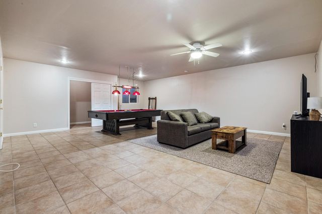 1084 Eastburg Ct, Ripon, CA 95366