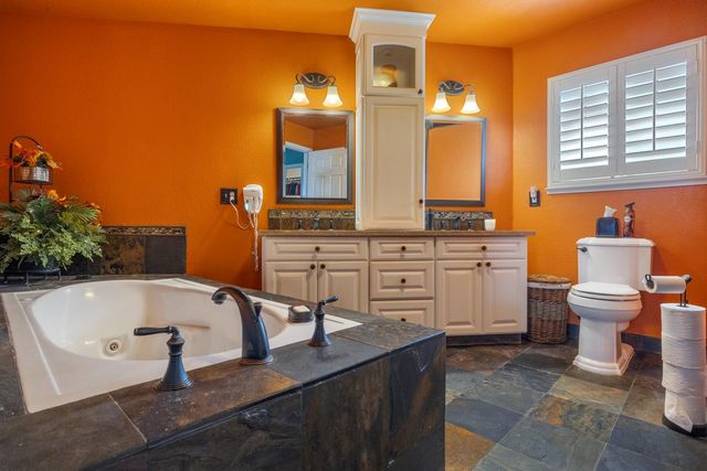 1084 Eastburg Ct, Ripon, CA 95366