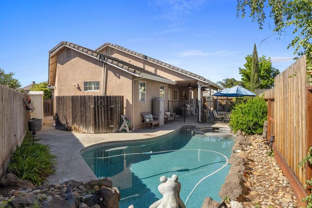 1084 Eastburg Ct, Ripon, CA 95366