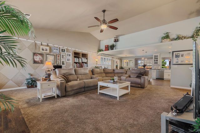 1084 Eastburg Ct, Ripon, CA 95366