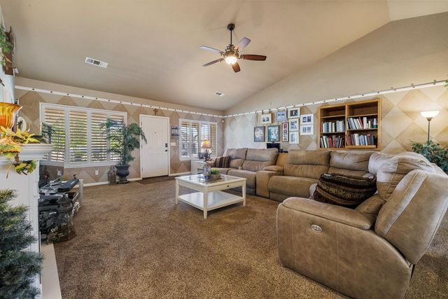 1084 Eastburg Ct, Ripon, CA 95366