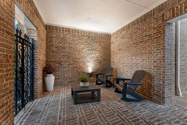 119 W Cresta Bend Place, Spring, TX 77389