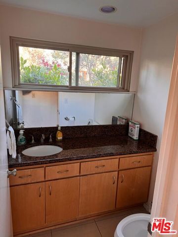 265 S Barrington Avenue E7, Los Angeles, CA 90049