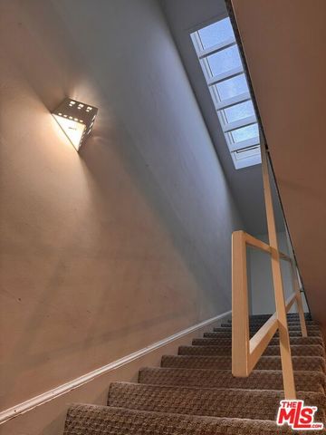 265 S Barrington Avenue E7, Los Angeles, CA 90049