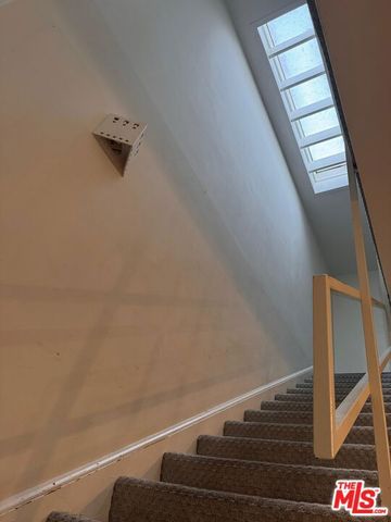 265 S Barrington Avenue E7, Los Angeles, CA 90049