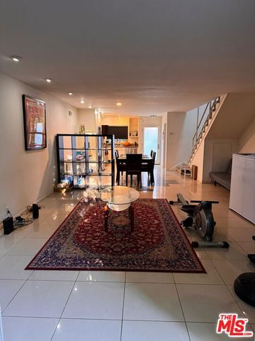 265 S Barrington Avenue E7, Los Angeles, CA 90049