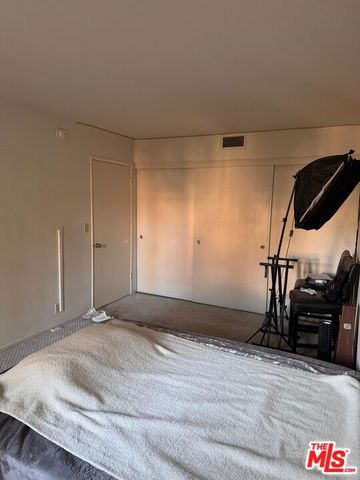 265 S Barrington Avenue E7, Los Angeles, CA 90049