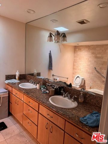 265 S Barrington Avenue E7, Los Angeles, CA 90049