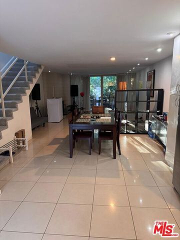 265 S Barrington Avenue E7, Los Angeles, CA 90049