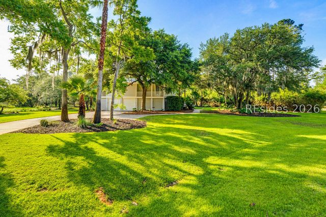2 Turnstone Dr N, Beaufort, SC 29907