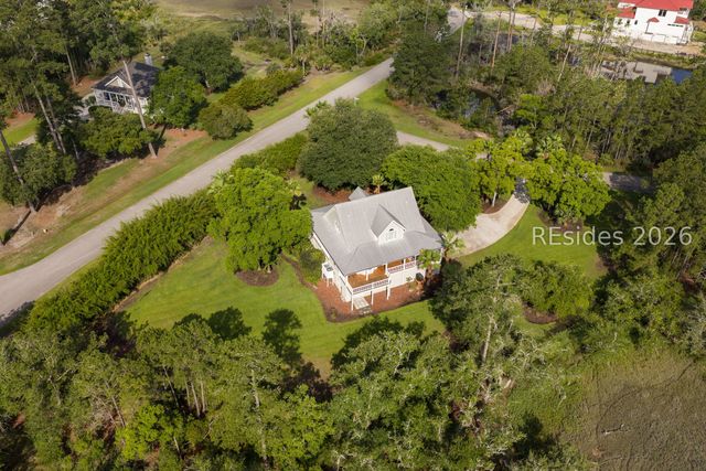 2 Turnstone Dr N, Beaufort, SC 29907