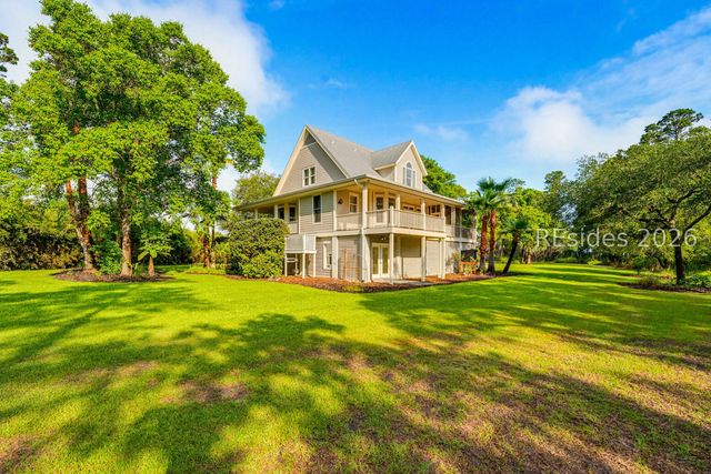 2 Turnstone Dr N, Beaufort, SC 29907