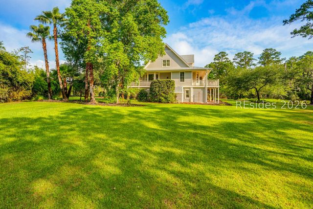 2 Turnstone Dr N, Beaufort, SC 29907