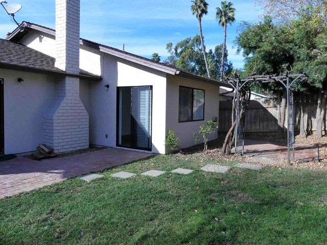 935 Woodcreek Road, Fallbrook, CA 92028