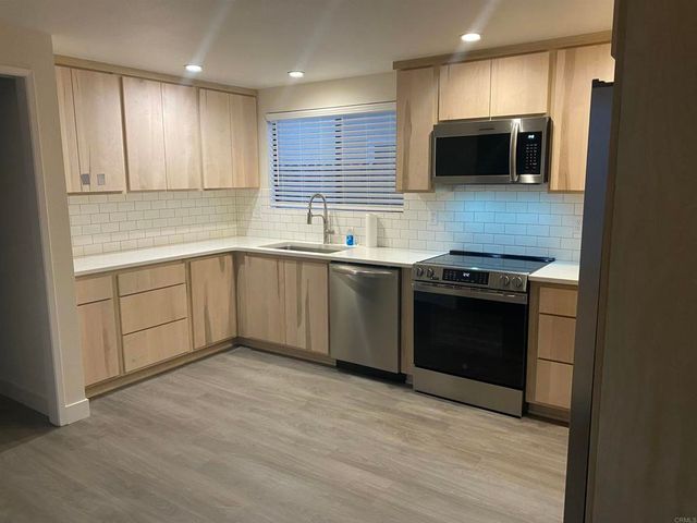 935 Woodcreek Road, Fallbrook, CA 92028