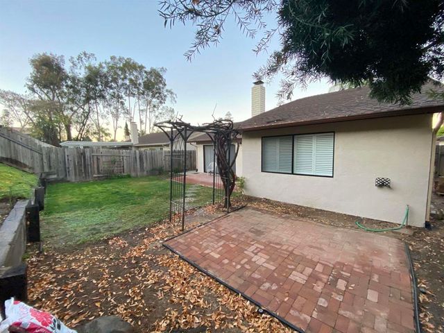 935 Woodcreek Road, Fallbrook, CA 92028