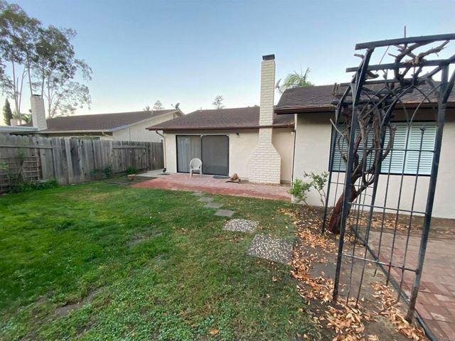 935 Woodcreek Road, Fallbrook, CA 92028