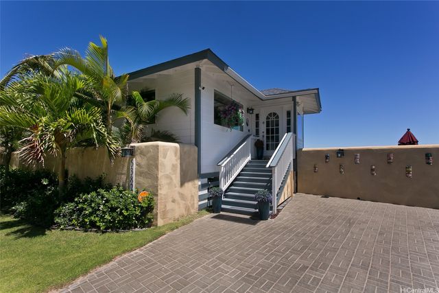 53-823 Kamehameha Highway, Hauula, HI 96717