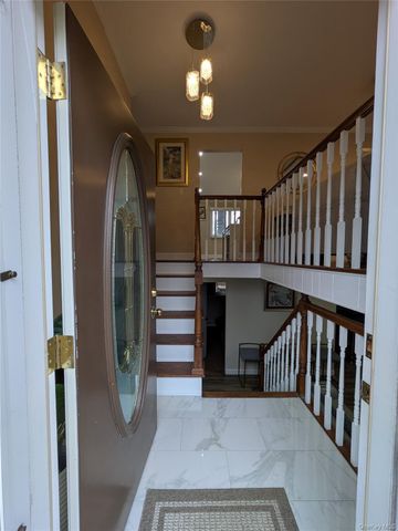 86 New Highway, Commack, NY 11725