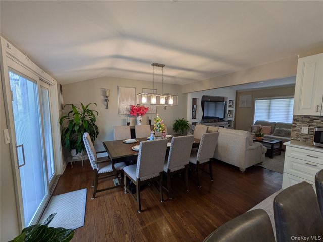 86 New Highway, Commack, NY 11725