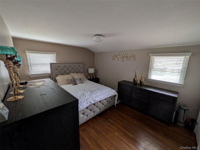 86 New Highway, Commack, NY 11725