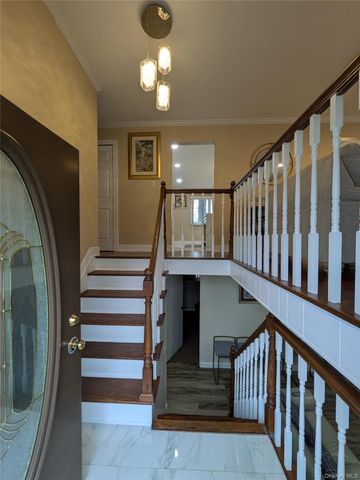 86 New Highway, Commack, NY 11725