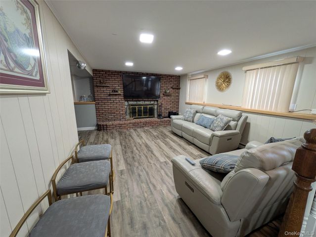 86 New Highway, Commack, NY 11725