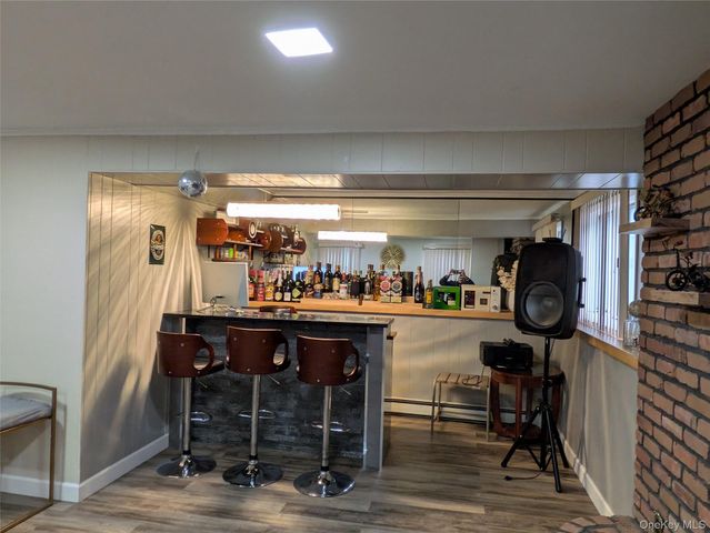 86 New Highway, Commack, NY 11725